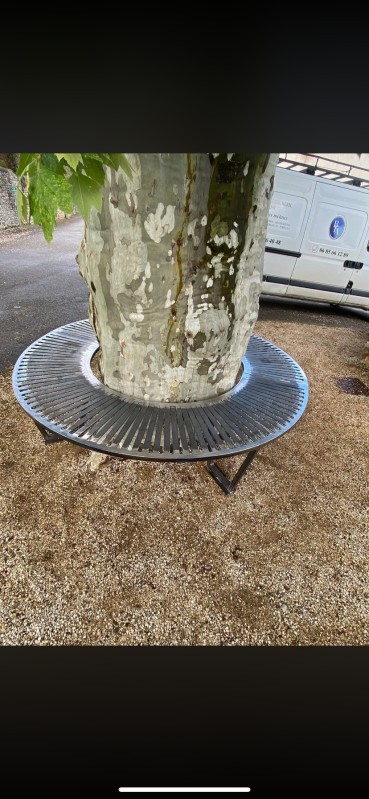 création sur mesure d’un banc entierment en acier. 