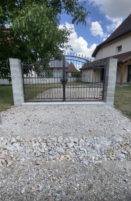 Fabrication d’un portail coulissant et rénovation d’un portail double battant. 