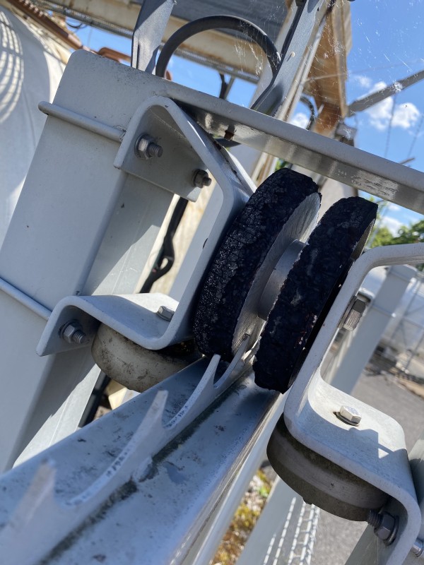 Renovation de galets de portail autoportant. 