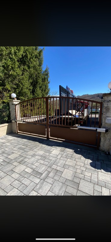 portail double battant en acier sur mesure.