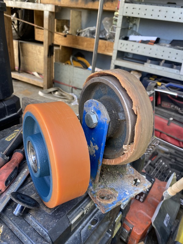 Renovation de galets de portail autoportant. 