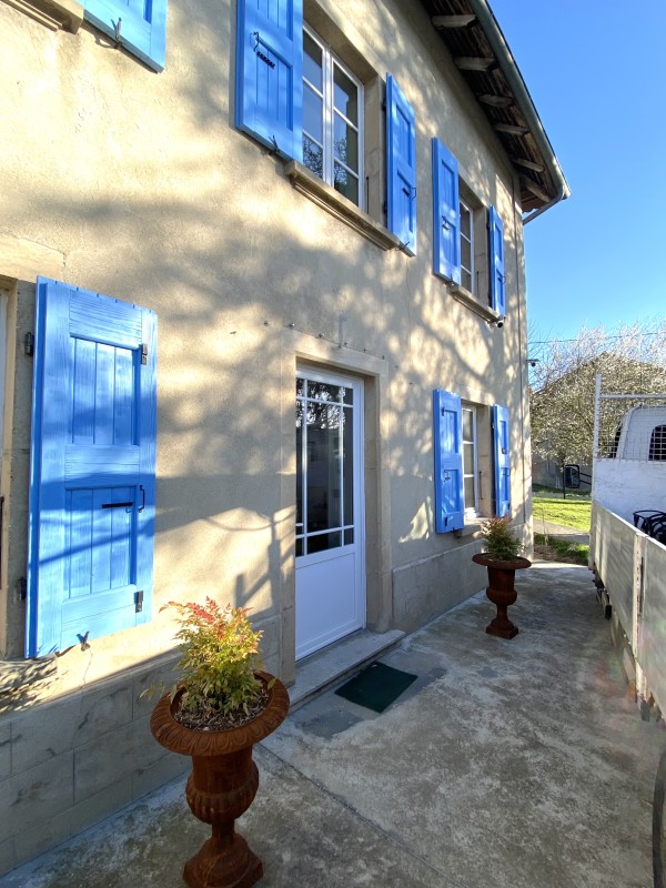 Fabrication d’une marquise en fer forgé sur mesure sur la commune de Chelieu 38.