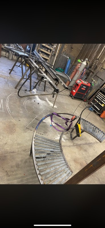 création sur mesure d’un banc entierment en acier. 