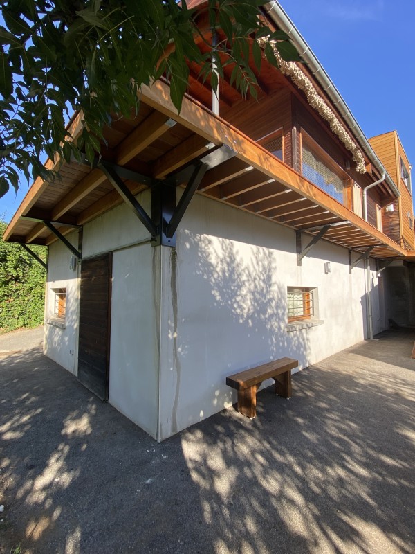gardes corps acier pour une terrasse bois.