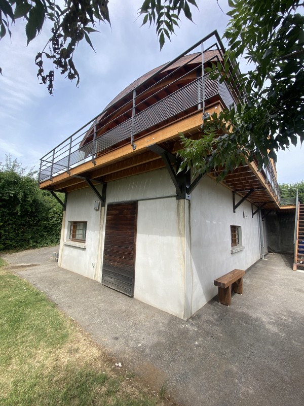 gardes corps acier pour une terrasse bois.