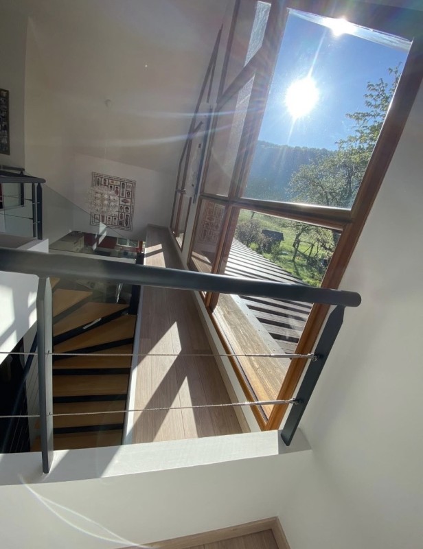 Création d’un garde corps intérieur sur mesure en acier et câble Inox. 