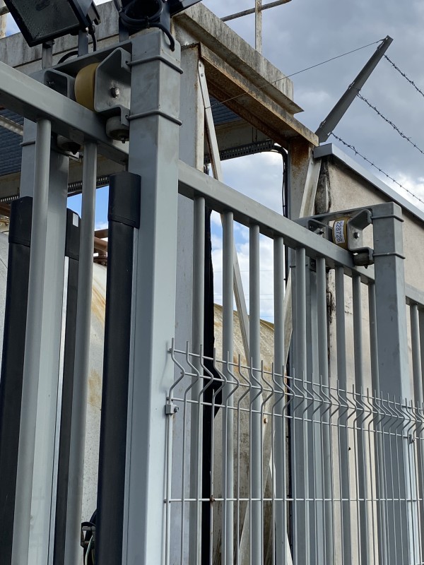 Renovation de galets de portail autoportant. 