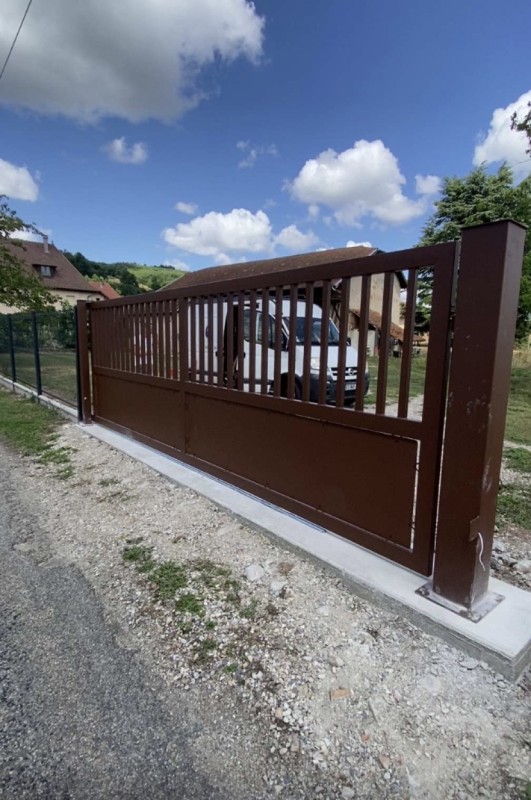 Fabrication d’un portail coulissant et rénovation d’un portail double battant. 
