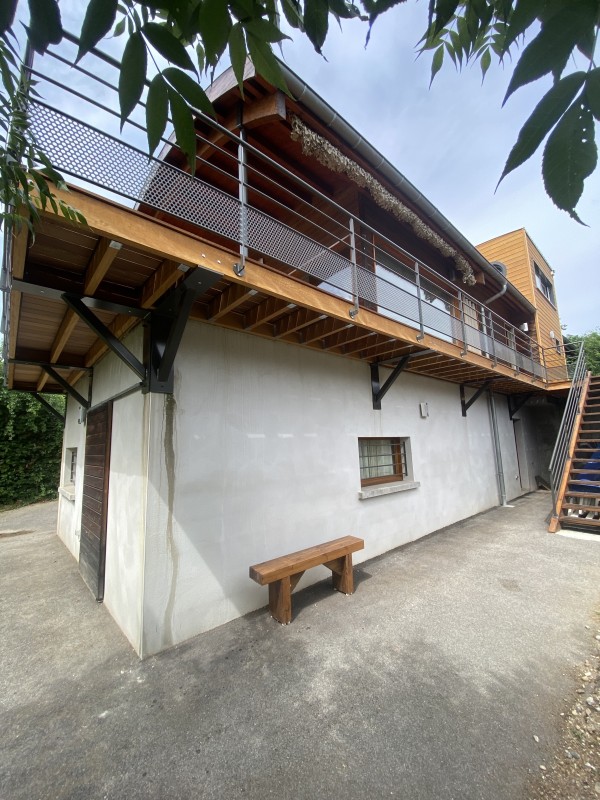 gardes corps acier pour une terrasse bois.